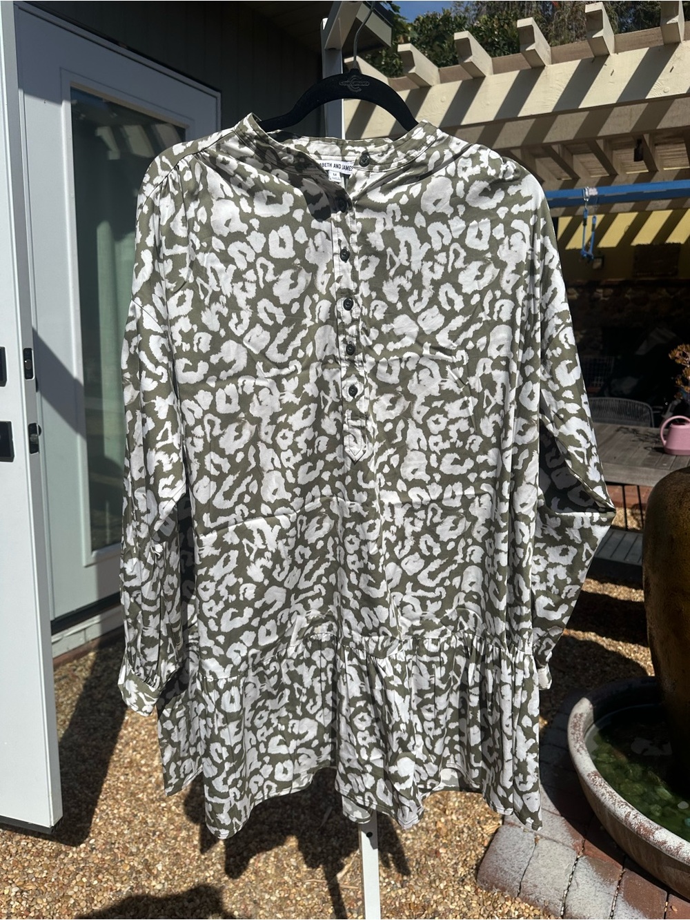 Elizabeth and James Olive Green and White Printed Button-Front Casual dress